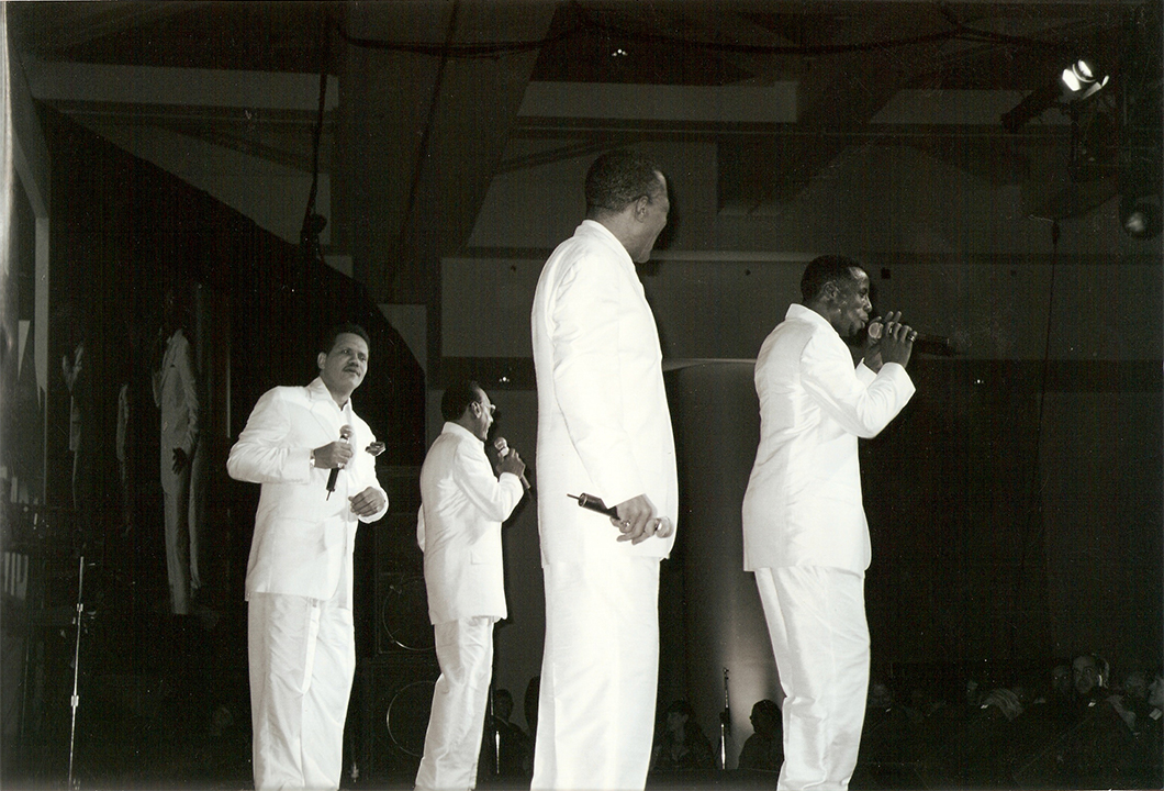 Photo of Theo Peoples performing in the Four Tops